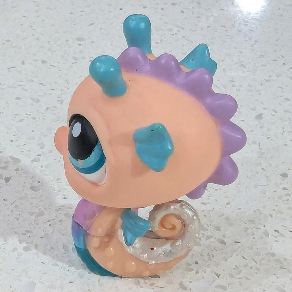 Hasbro Littlest Pet Shop Seahorse Peach Purple Teal Glitter Tail Figure #142